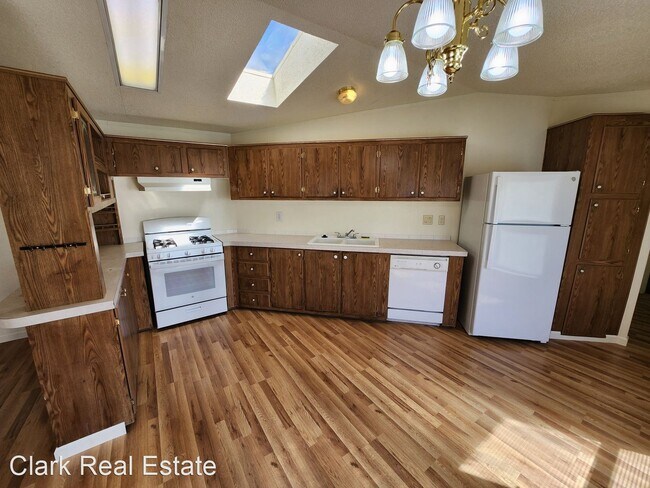 Foto del edificio - 2 br, 2 bath House - 380 Medgar Avenue