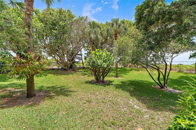 Building Photo - 404 Sea Oats Dr