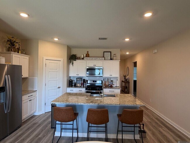 Building Photo - 12850 Silverbell Ave