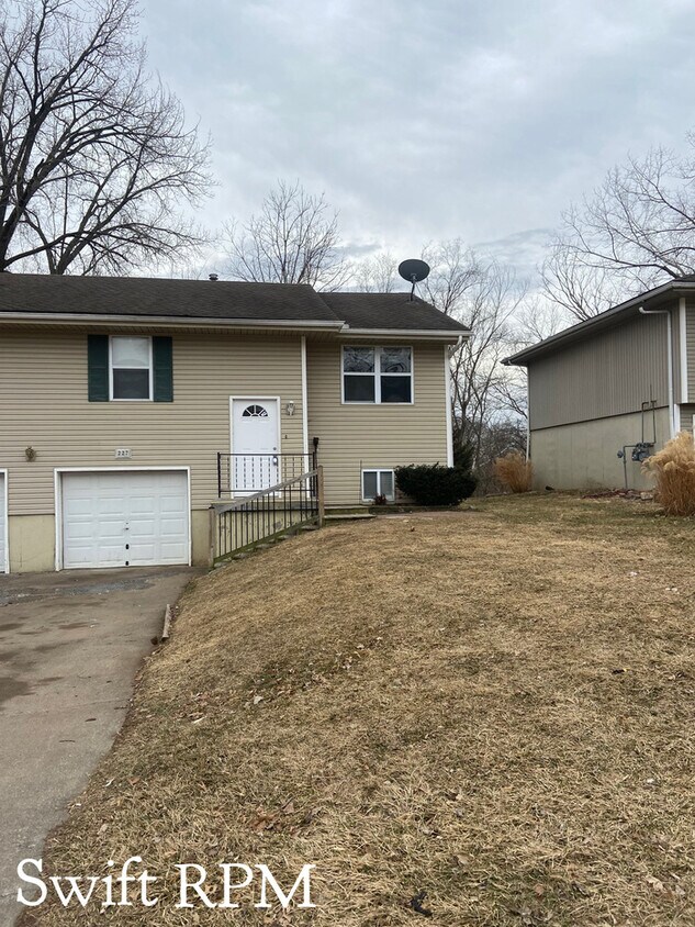 227 NW 62nd Terrace, Kansas City, MO 64118 Townhome Rentals in Kansas City MO