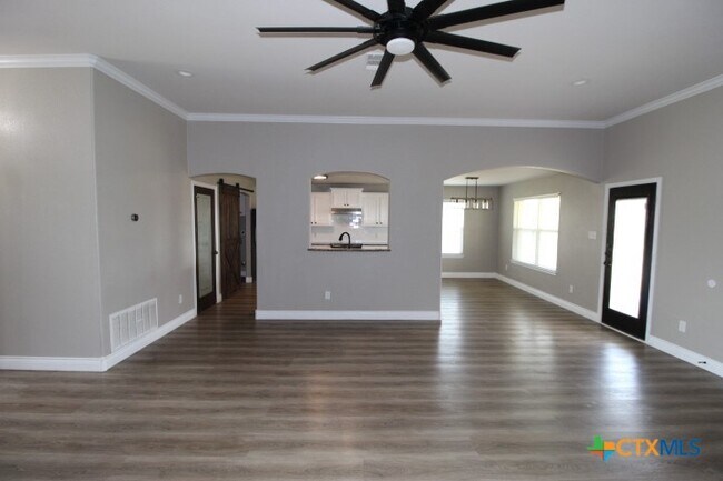 Building Photo - 917 Pheasant Cir