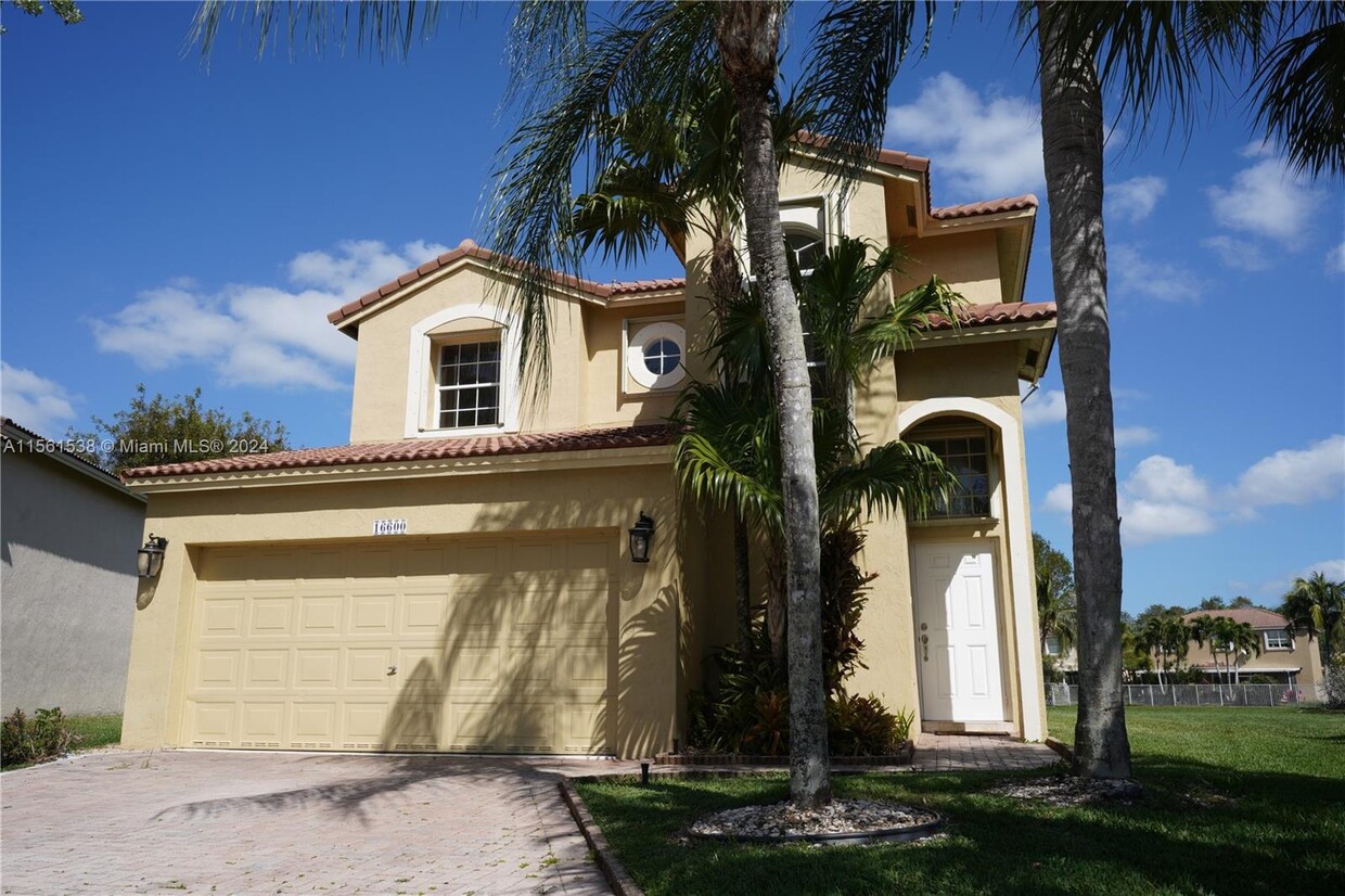 Primary Photo - 16600 Sapphire Manor