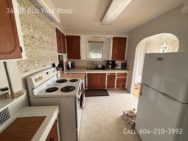 Building Photo - Spacious 4 Bedroom Home in East Abbotsford!