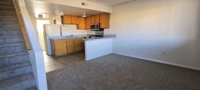 Building Photo - 145 W 820 S