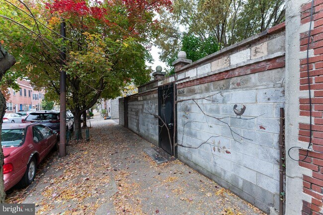 Building Photo - 973 N Leithgow St