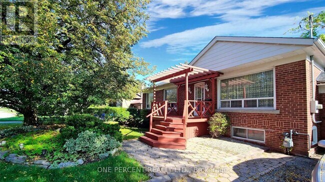 Building Photo - 9 Kingsmere Crescent