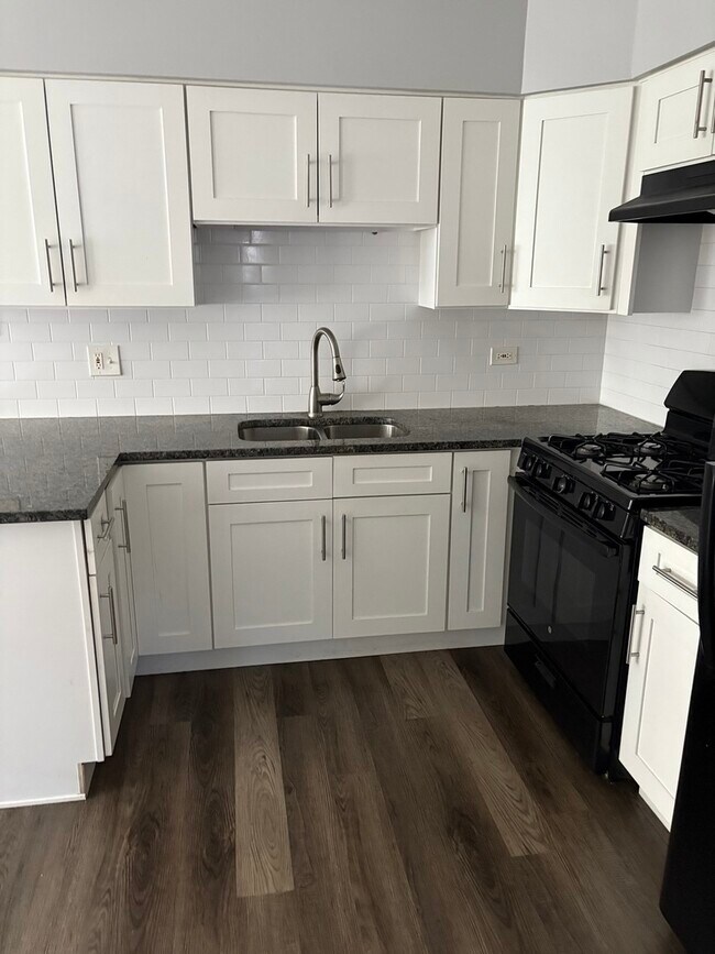 Foto del edificio - 4521 Maple Ave