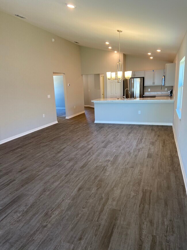 Building Photo - 372 Cascara Ln