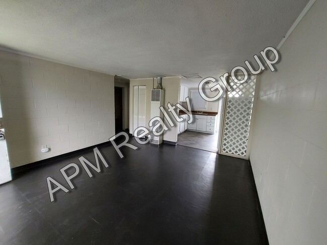 Foto del edificio - Renovated two bedroom near Harden Street