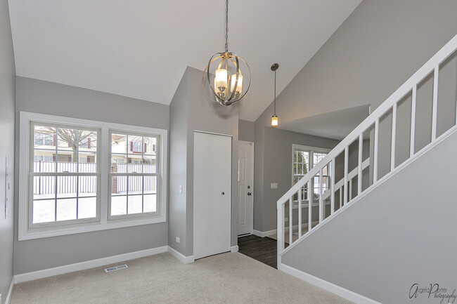 Building Photo - 511 Le Parc Cir