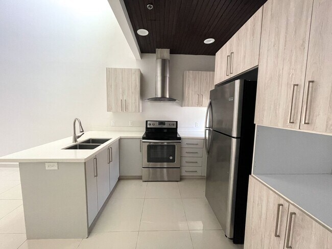 Building Photo - Beautiful Townhouse in McAllen