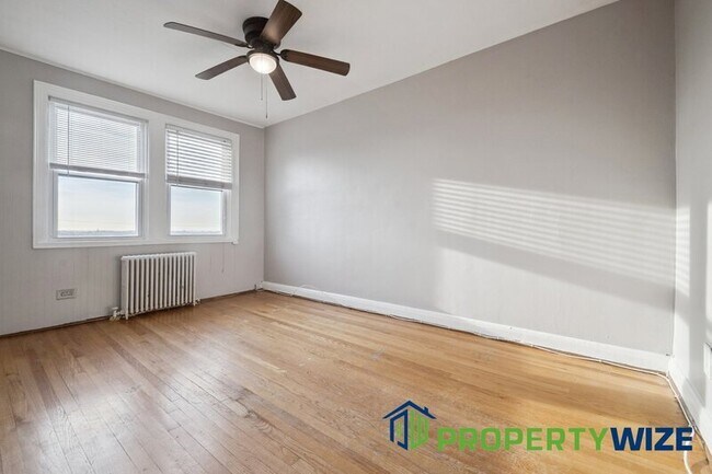 Foto del edificio - 5961 Benton Heights Ave