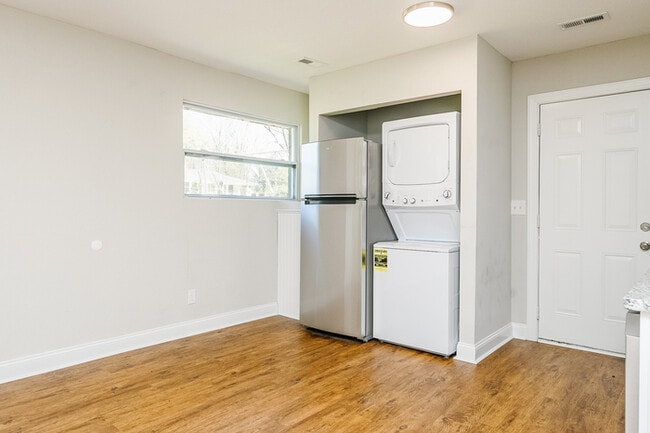 Foto del edificio - NEWLY RENOVATED 2 bedroom, 1 bathroom at Gilbert Townes