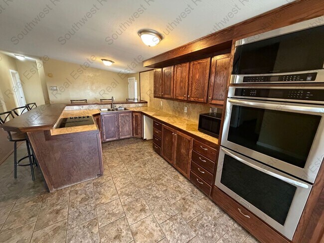 Building Photo - Country home with 3 bedroom 2 bathrooms