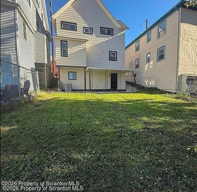 Building Photo - 1105 Quincy Ave