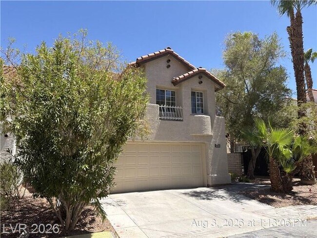 Foto del edificio - Beautiful Home with Private Balcony, Fireplace & Granite Kitchen