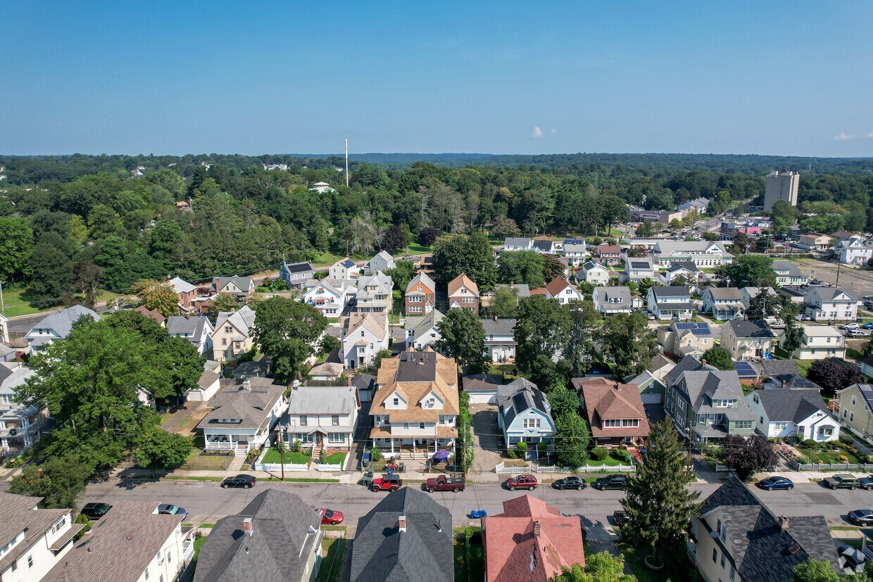 Aerial Photo - 121 Livingston Pl