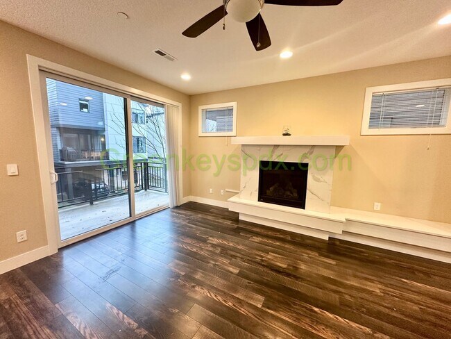 Foto del edificio - Gorgeous, Custom-designed 4-Bedroom Contemporary Townhouse on 3 Levels