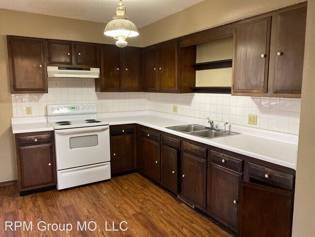 Building Photo - 3 br, 1.5 bath House - 2466 S. National