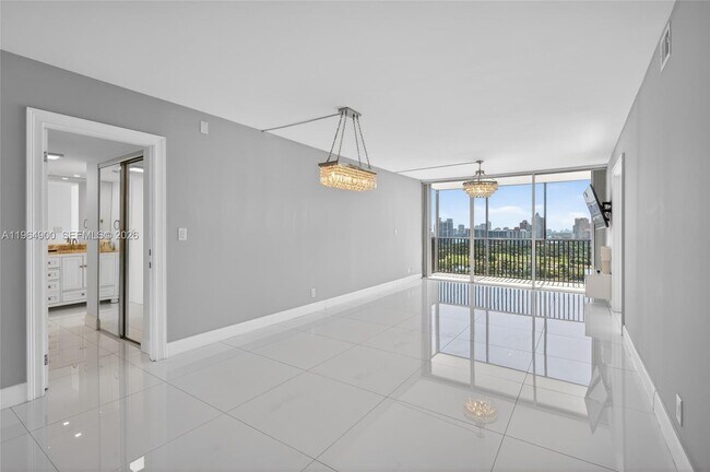 Foto del edificio - 20379 W Country Club Dr