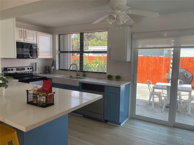 Building Photo - 1560 NE 145th St