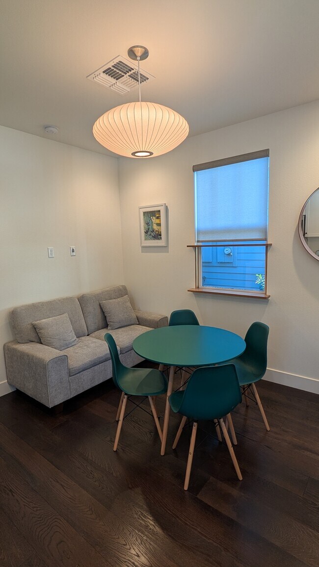 Foto del edificio - 1604 Winding Creek Way