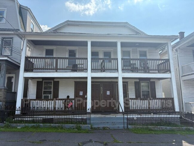 Building Photo - 532 Alder St