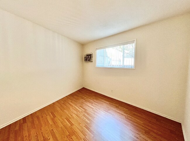 Foto del edificio - 1830 N La Brea Ave