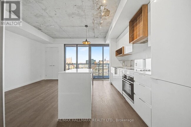 Building Photo - 383 Sorauren Ave