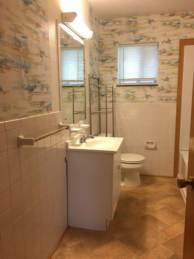 Foto del edificio - 2 Bedroom Brick Home in Belpre!