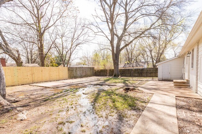 Foto del edificio - 5442 Loch Lomond Rd