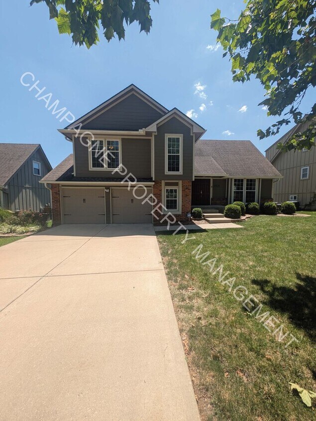 Foto principal - GORGEOUS LENEXA HOME FOR RENT - FLAT ROCK ...