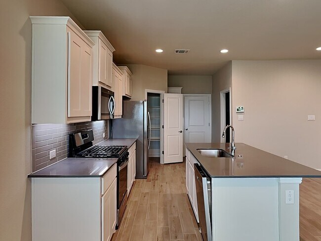 Photo - 212 Dunmore Dr House