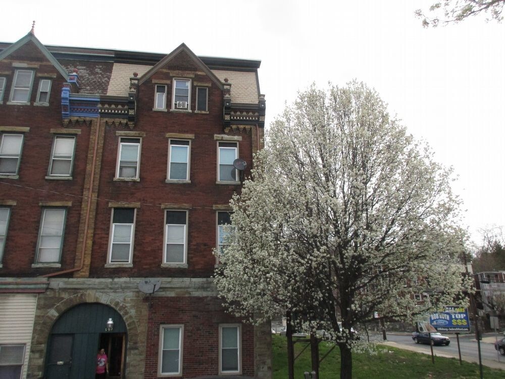 Primary Photo - 193 S Front St