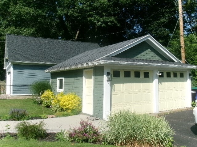 Building Photo - 653 Winona Blvd