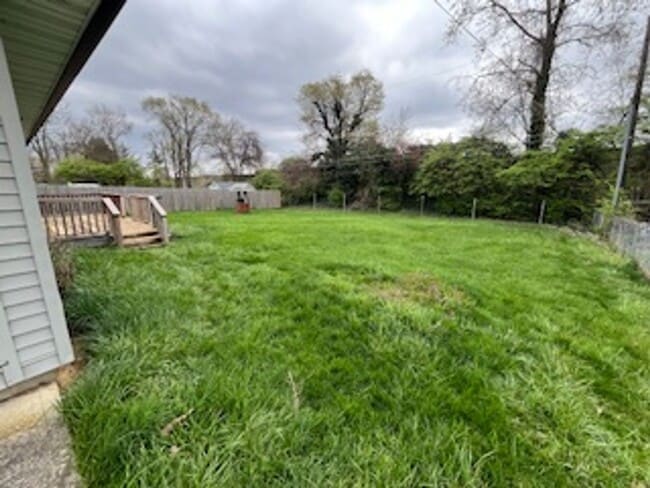 Building Photo - Spacious 3 bedroom 2 bathroom single famil...