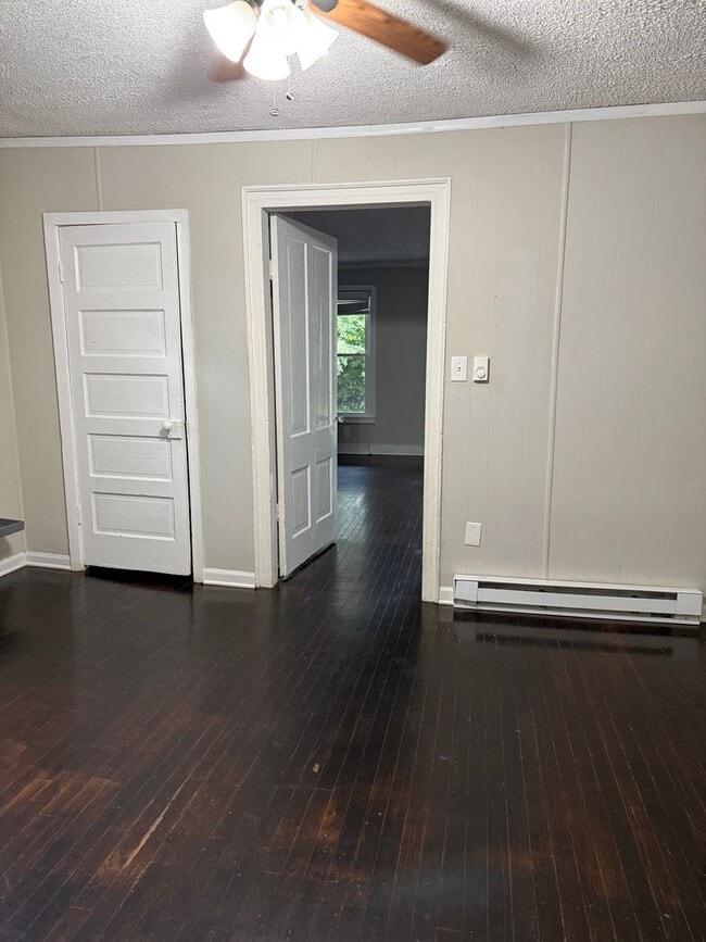 Building Photo - Cute shotgun style 1 bedroom/downtown Nash...