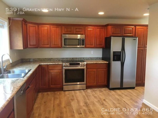 Building Photo - 3 bedroom in Sebastopol CA 95472