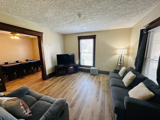 Foto del edificio - 15 Straight Ave SW