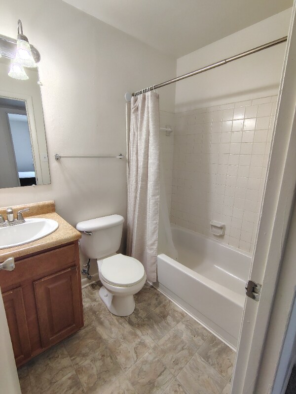 Foto del edificio - 600 Reusens Rd