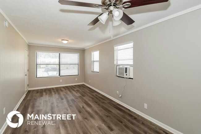 Building Photo - 352 Aries Dr