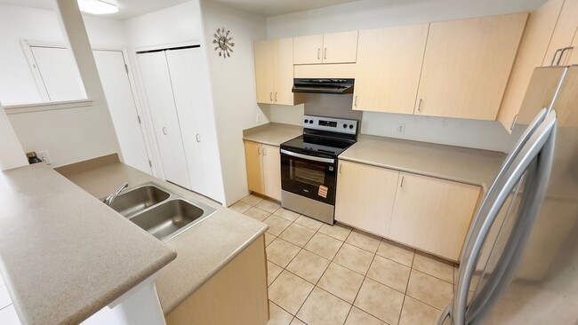 Foto del edificio - Gated Townhome  Ground Floor 3bdrm/2bath M...