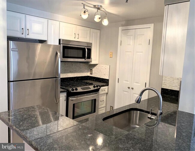 Building Photo - 4808 Moorland Ln