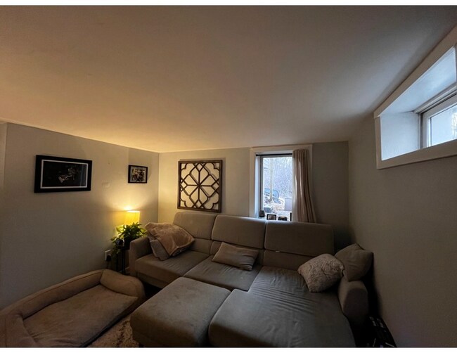 Foto del edificio - 689 E Falmouth Hwy