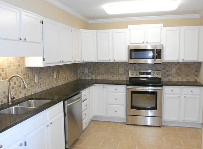 Building Photo - NEW LISTING!!!!!