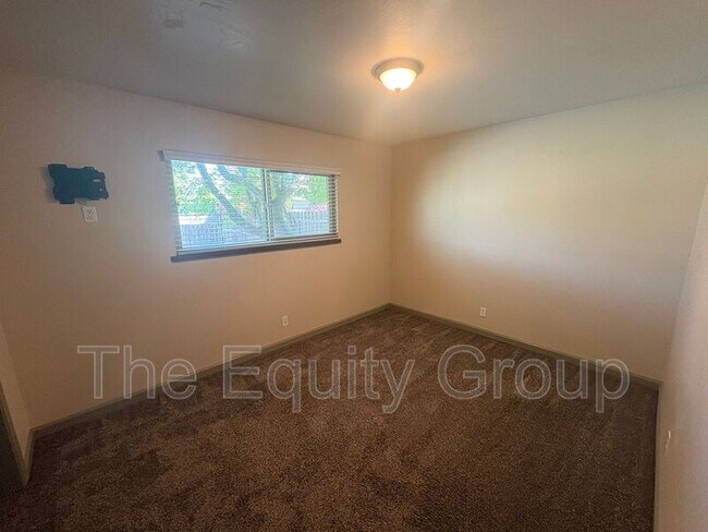 Building Photo - 1522 W Monte Vista Ave