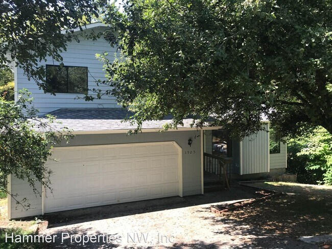 Building Photo - 6 br, 3 bath House - 1525 Woburn Street