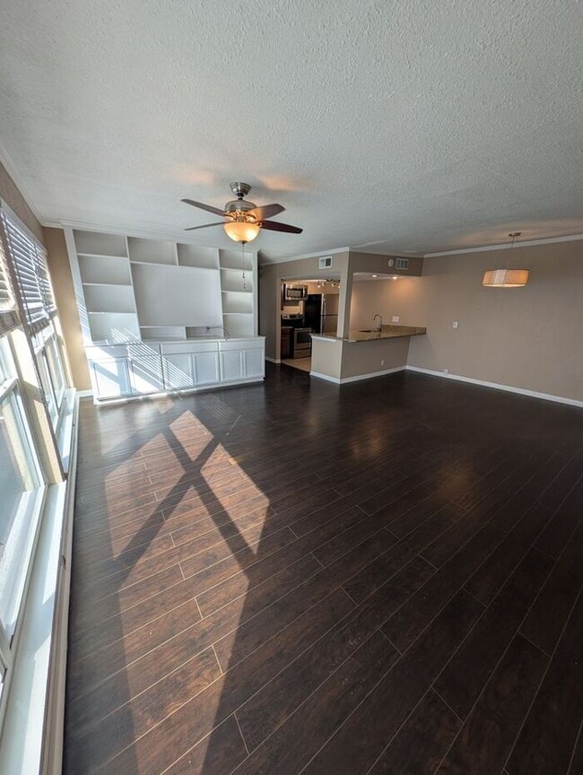 Building Photo - 1BR Condo w/ Pool & Covered Parking by The Galleria