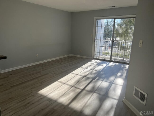 Building Photo - 523 Waterford Dr