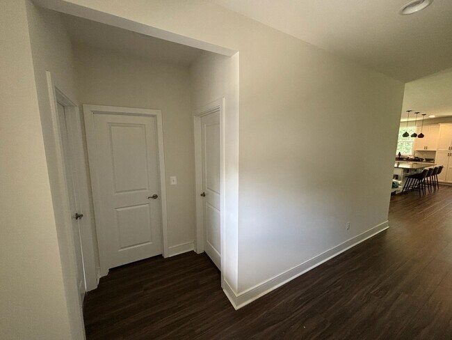 Foto del edificio - 504 McDonald Rd